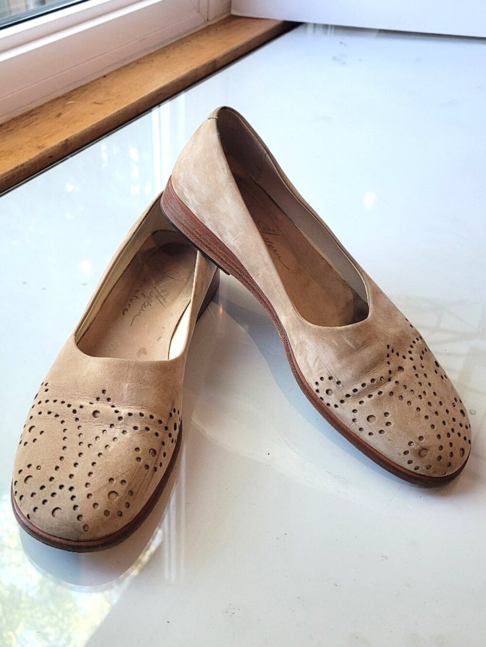 Vintage 90s Joan Hepburn Hand-made in Italy Tan Suede Perforated Flat Size 7